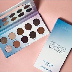 Item Beauty On The Daily Eyeshadow Palette - Neutral Shades 10 pan NIB